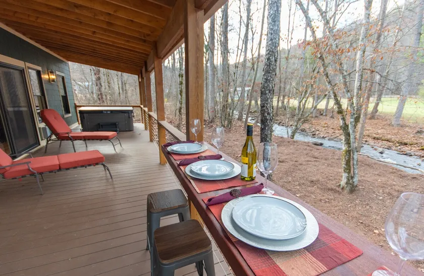 Water's Edge: Creek front, Hot Tub, Wifi - Image 1