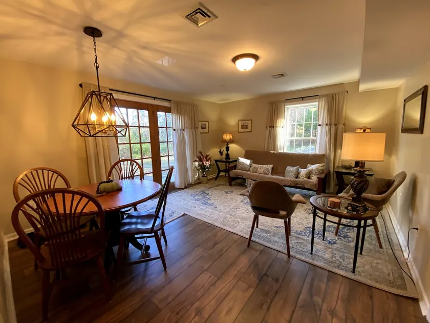 Les & Di’s Country Charmer - Private & Peaceful - Image 1
