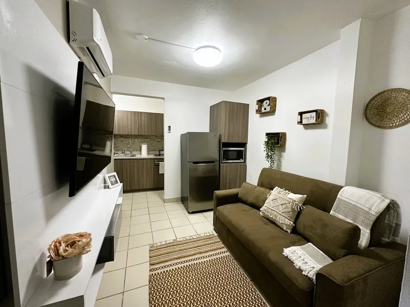 L17-C2: Lovely 2 Bedroom Apt Close to everything. - Image 1