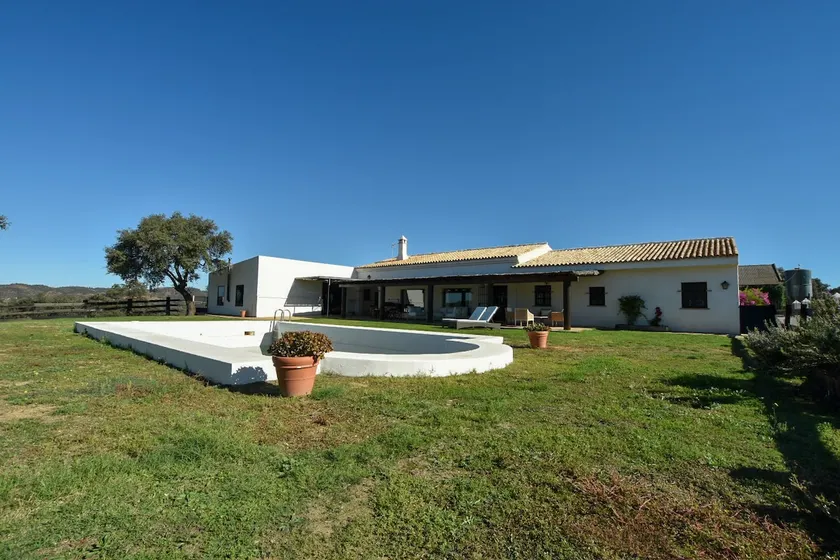 Exclusive estate of holm oaks and cork oaks. - Image 1