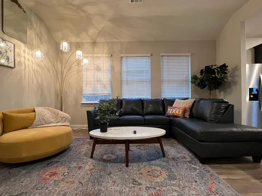 5TVs*75”TV*Fort Worth*Arlington*4Bedroom*King Bed - Image 1