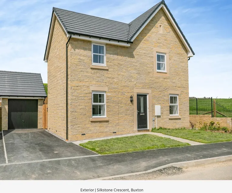 The Neal's 4 Bedroom House in Buxton Sleeps 8 - Image 1