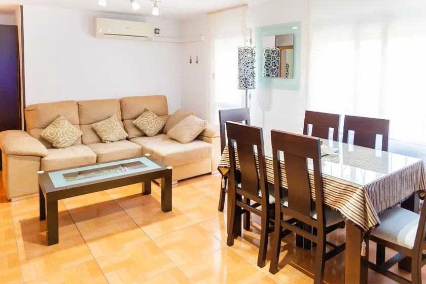 Cozy apartment and free parking area - Image 1