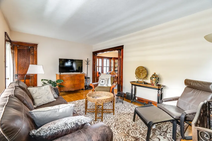 Charming 2-Bedroom Historic Apt Near Zoo & Dtwn - Image 1