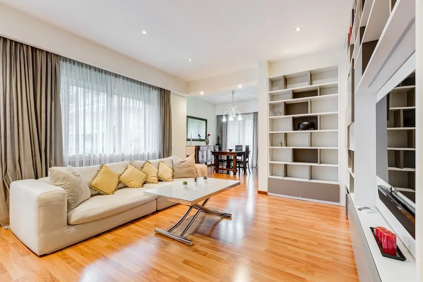Exclusive Apartment in Eur Lake - Image 1