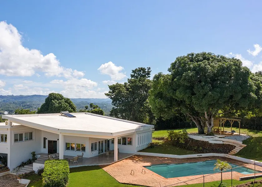 Luxury Villa: Pool/ Tennis/Pickleball court / A/C - Image 1