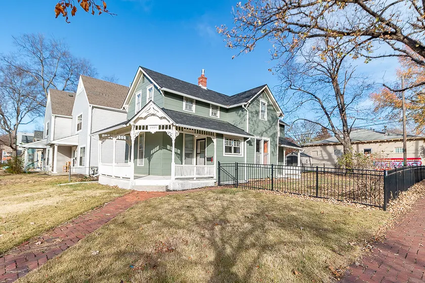 * 5 min walk to Downtown/Victorian House* - Image 1