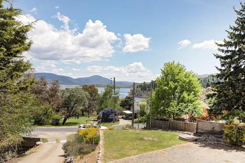 Jindabyne Peaceful Lakeside Escape - Image 1
