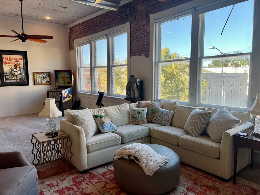 Artsy Natchez 2-bedroom apartment on Main Street - Image 1
