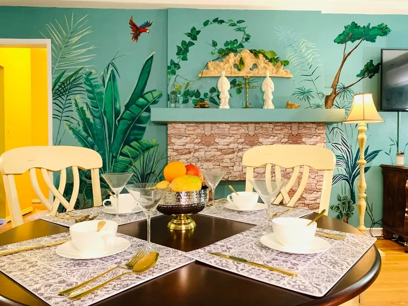 Comfortable art house 2b1b near rose bowl - Image 1