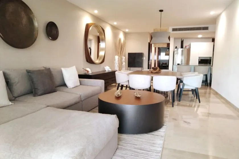 Luxury oceanfront apartment - Image 1