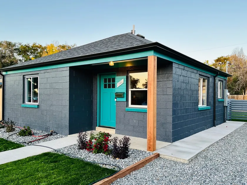 Modern home near hospital - Image 1