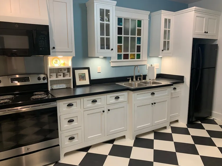 Historic one bedroom apartment in Chesterfield - Image 1
