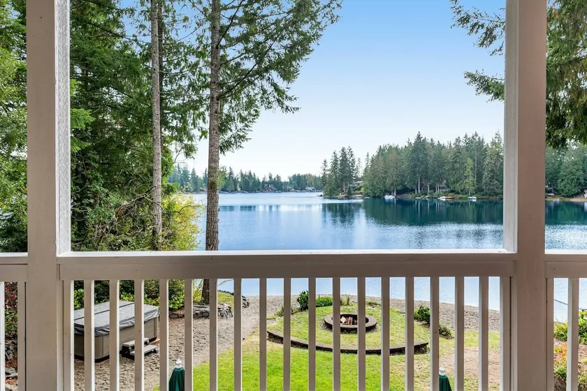 Beautiful Lakehouse w/ Hot Tub and Private Beach - Image 1