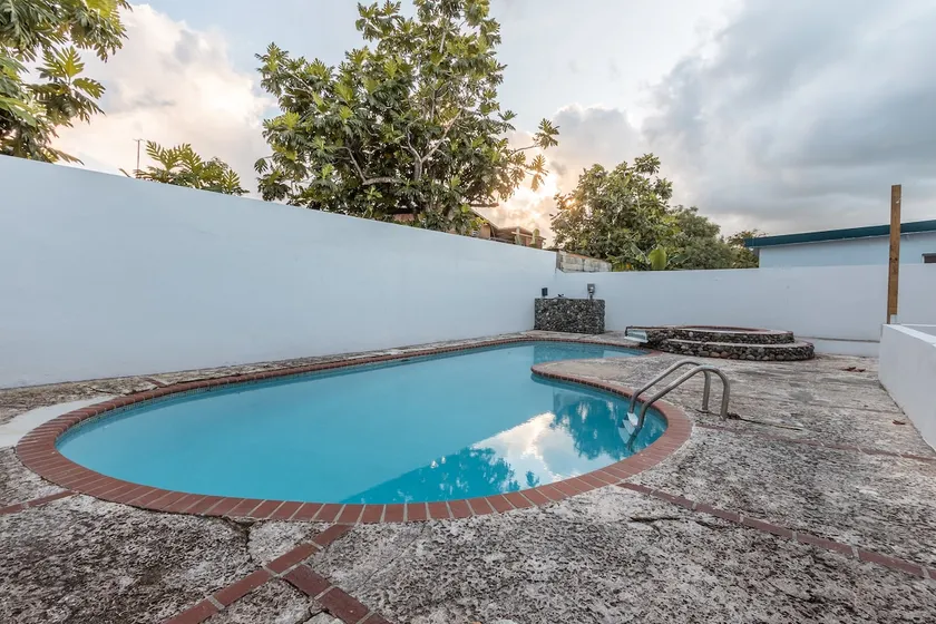 The Haus - entire house with private pool - Image 1