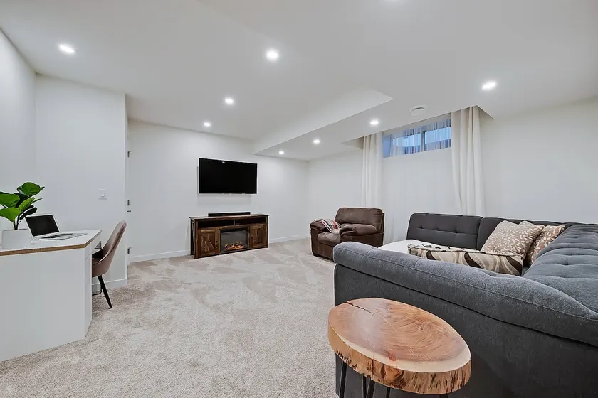 New Large Private Suite in Arbour Lake, NW Calgary - Image 1