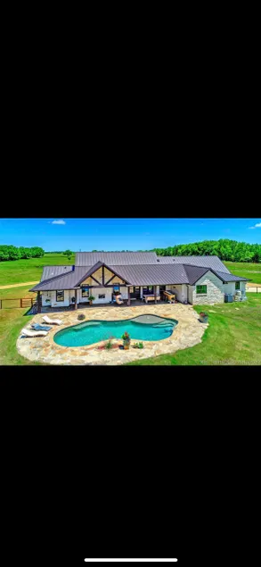 Countryside Manor with Pool - Image 1