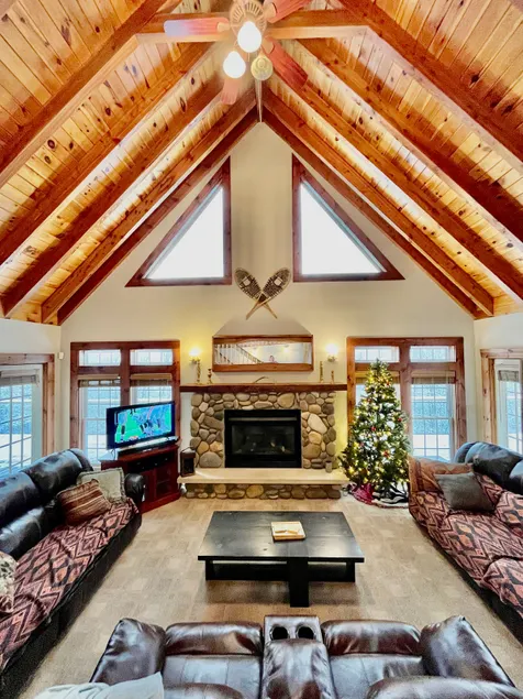 Entire Chalet! Hot Tub! Vaulted Timber Ceiling! AC - Image 1