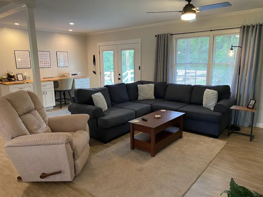 The Quail's Nest! Convenient to downtown, quiet and fully remodeled! - Image 1