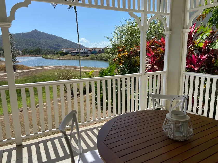 Lakeside Central Apartment - Image 1