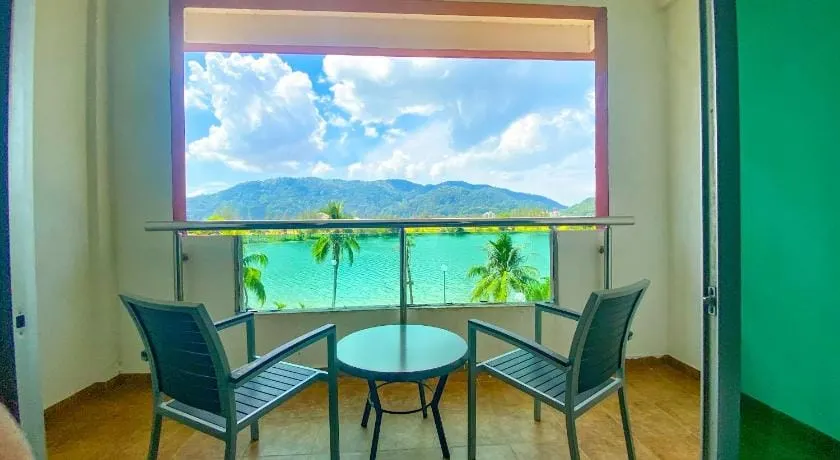 3 Bedroom Bathtub FOC CarPark Marina Island Perak - Image 1