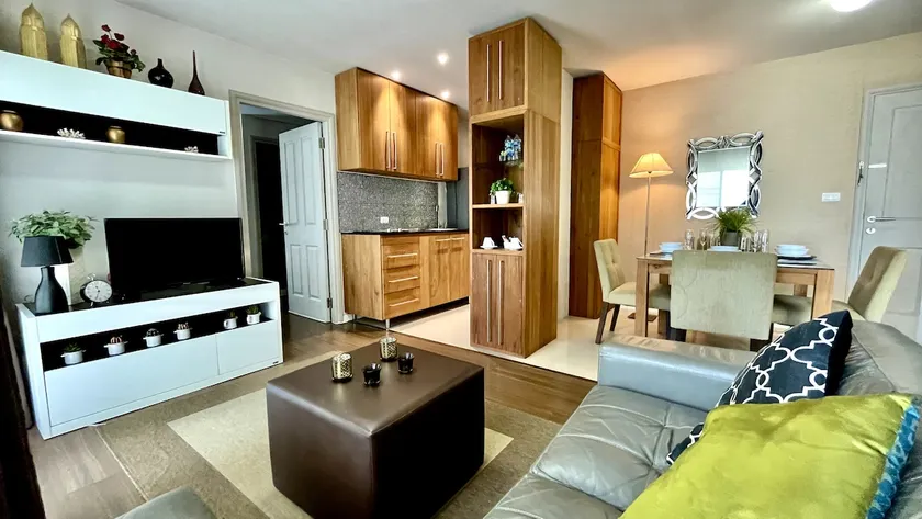 2-Bed 2-Bath Hi-Class Apartment with 100m Pool - Image 1