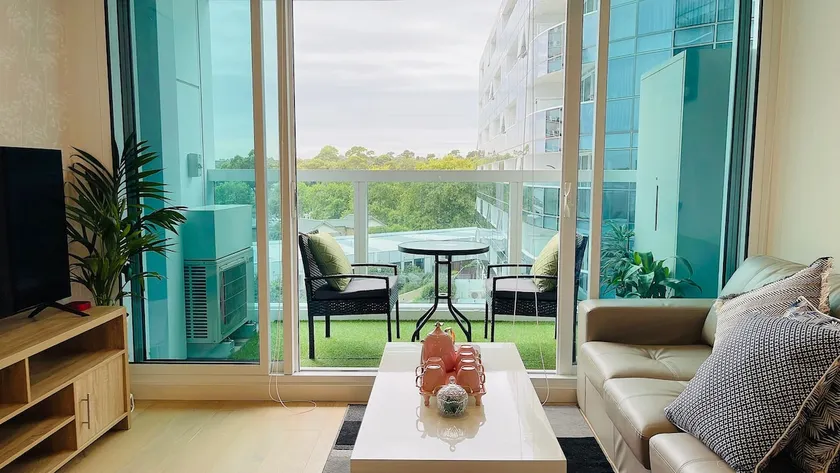 Sweet Home Apartment North Melbourne - Image 1