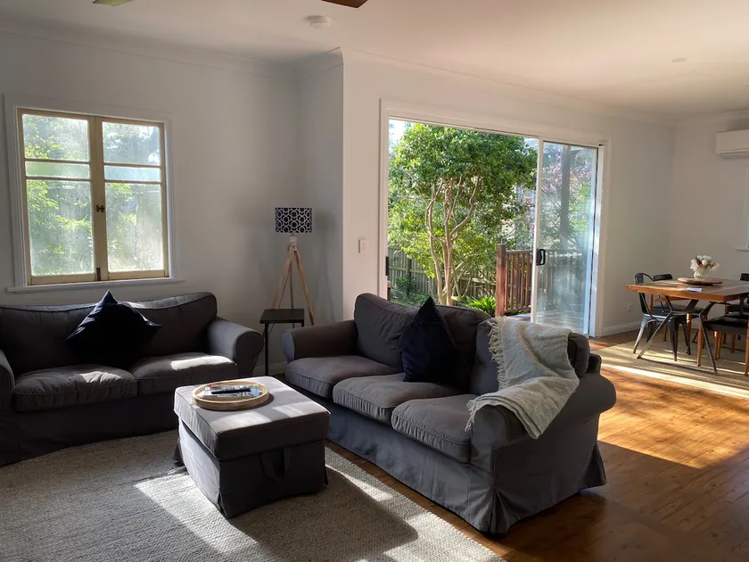 Entire stylish home, close to Grammar. - Image 1