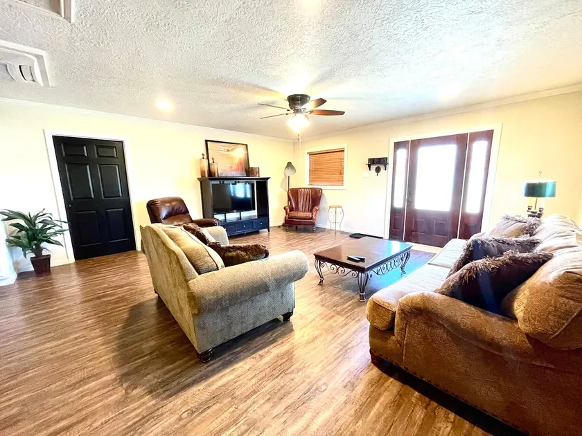 Open layout apartment in PeRfEcT Lake Charles area - Image 1