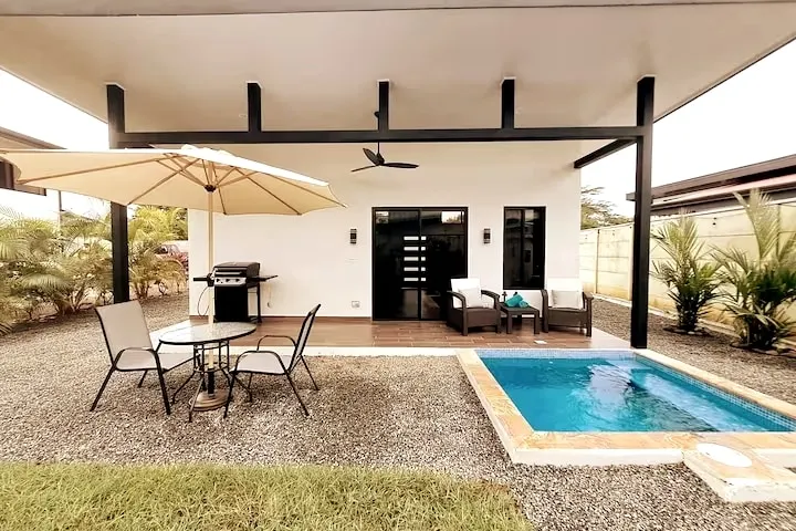 Comfy King bed, private yard and pool! - Image 1