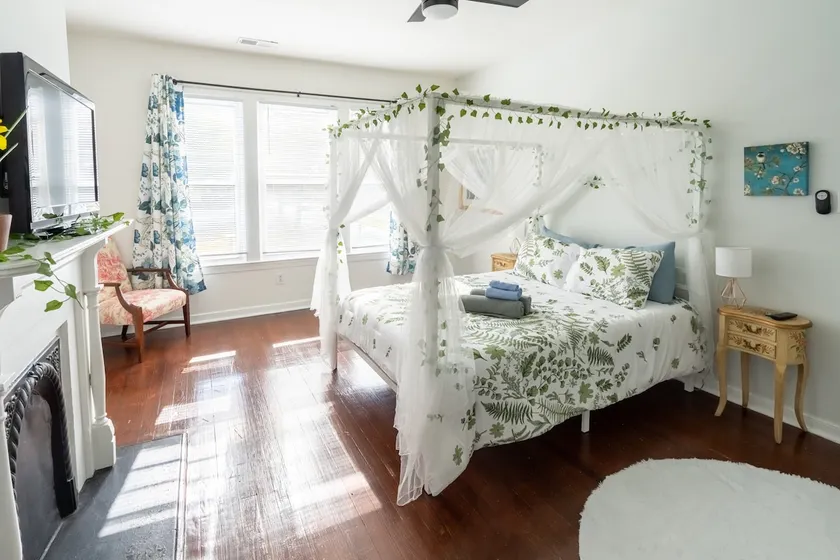 Garden Penthouse in RVA! 3 Bedroom, 3 Bath! - Image 1