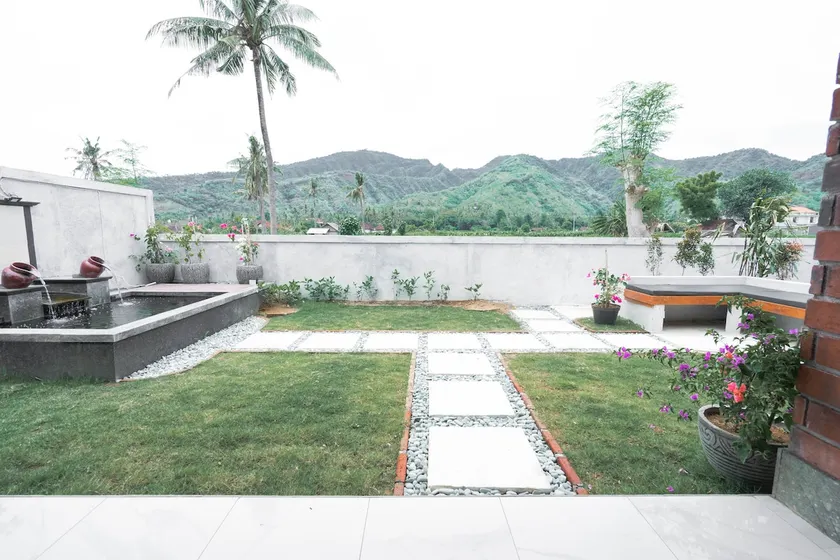 Bungalow private mini garden with mountain view - Image 1