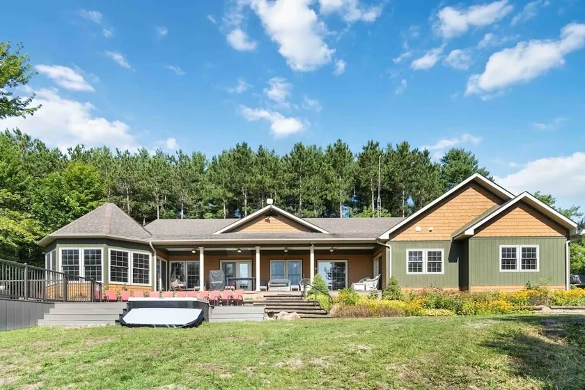 Cozy cottage home close to nature includes game room, fitness equip, & Hot Tub. - Image 1