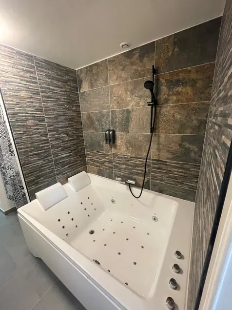 The Balneotherapy Suite: Sens Coeur, classified city - Image 1