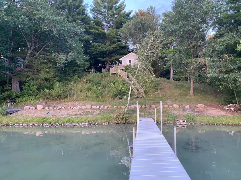 Cozy 3 bedroom lakefront cottage, close to skiing - Image 1