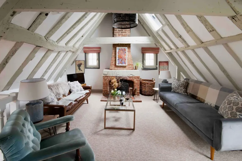Characterful apartment in the heart of Petworth - Image 1