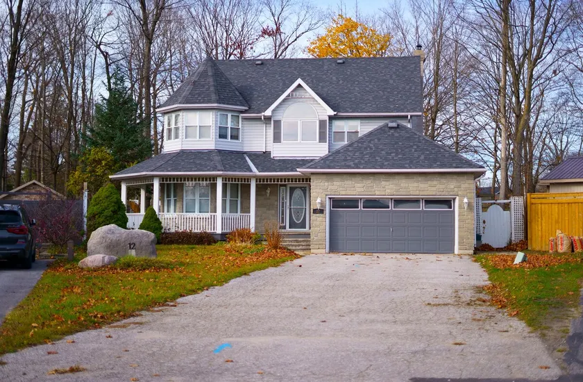 Beautiful Vacation Home with a Large Backyard. - Image 1
