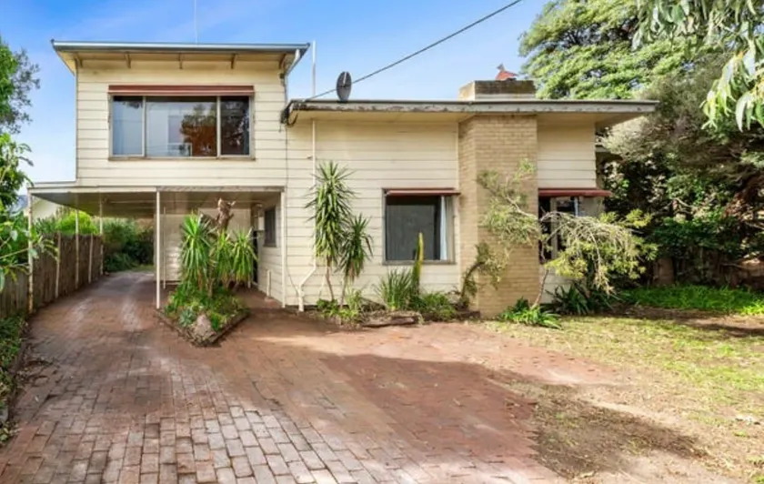 Retro 70s Beach House - Image 1