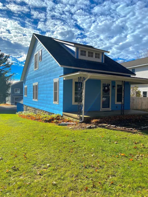 Beautiful bungalow three blocks from Lake Michigan - Image 1