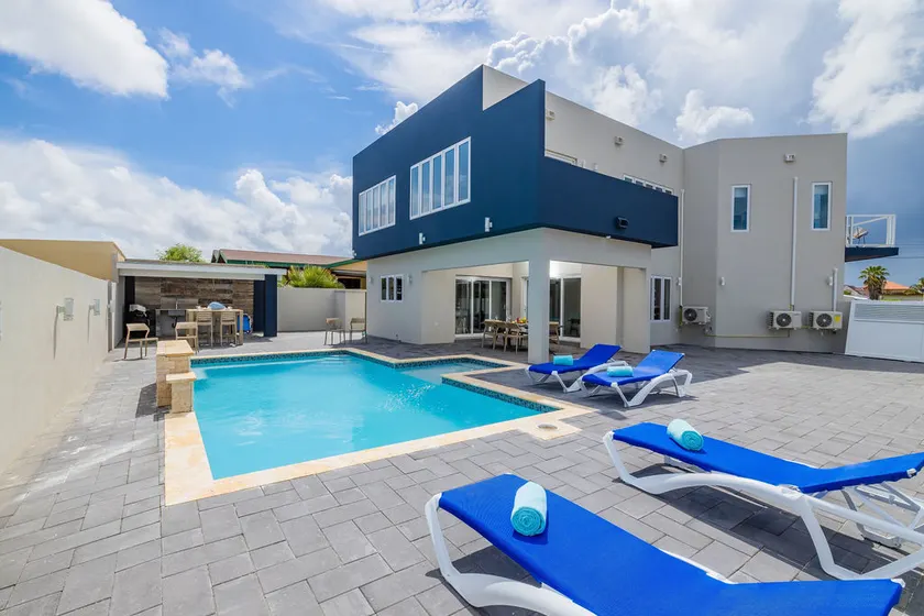 NEW 6 Bedroom Villa 2min Eagle Beach & Palm Beach - Image 1