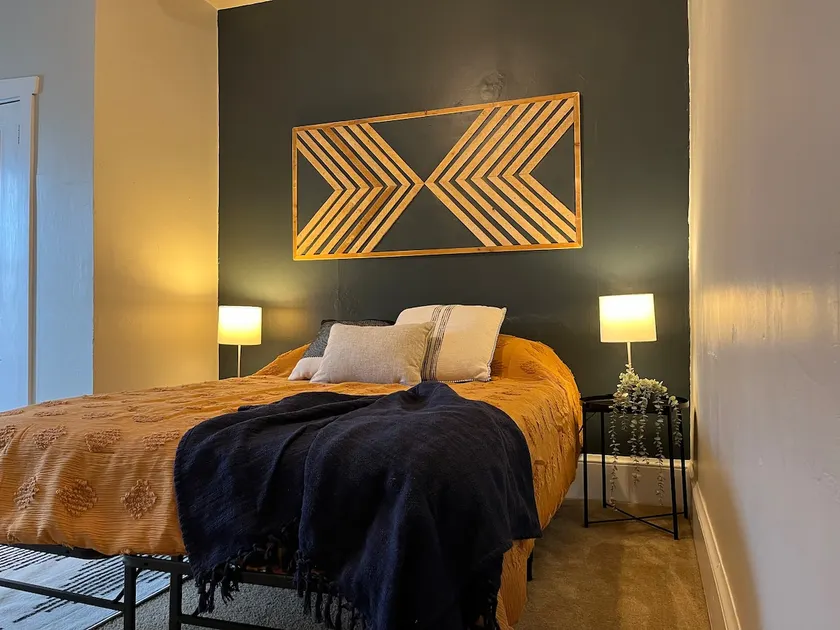 Charming Boho Apartment! Centrally located. - Image 1