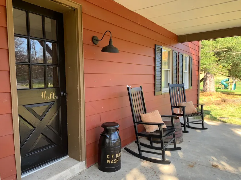 Bull House Winery Private Farmhouse Suite - Image 1
