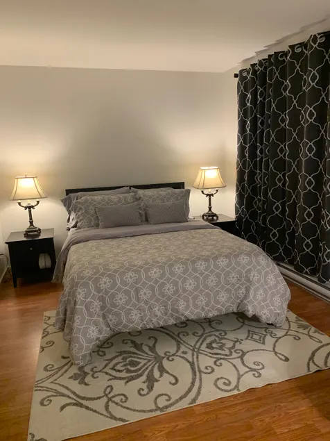 Centrally located 3 bedroom townhouse - Image 1