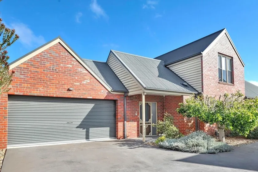 Central Villa Walk to Town - Image 1