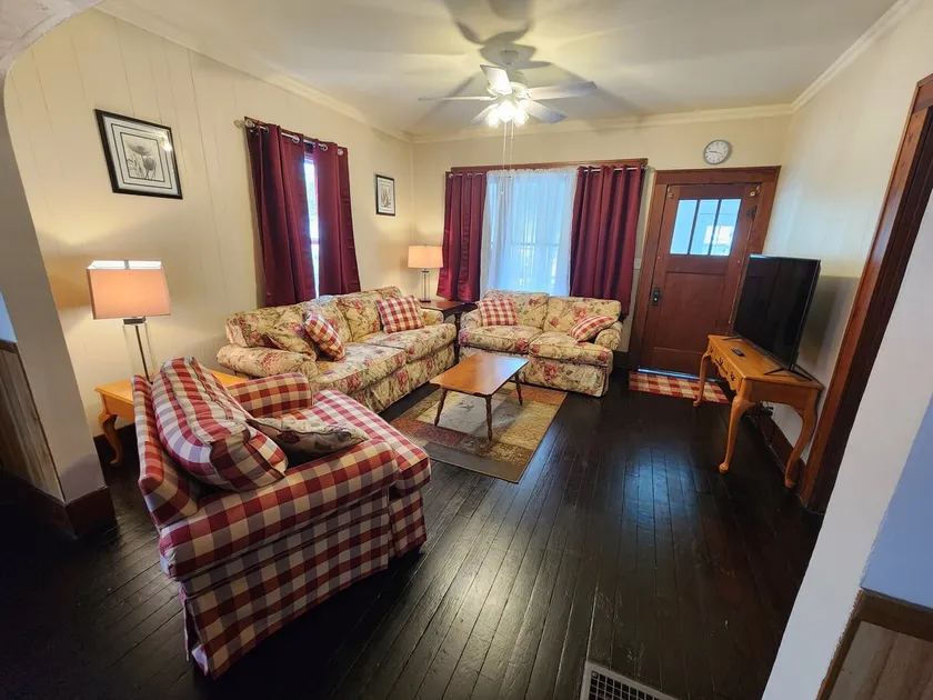 Shawnee National Forest Green Door Getaway - Image 1