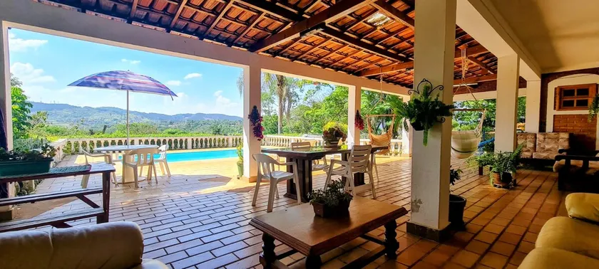 Farmhouse with pool/barbecue area - Image 1