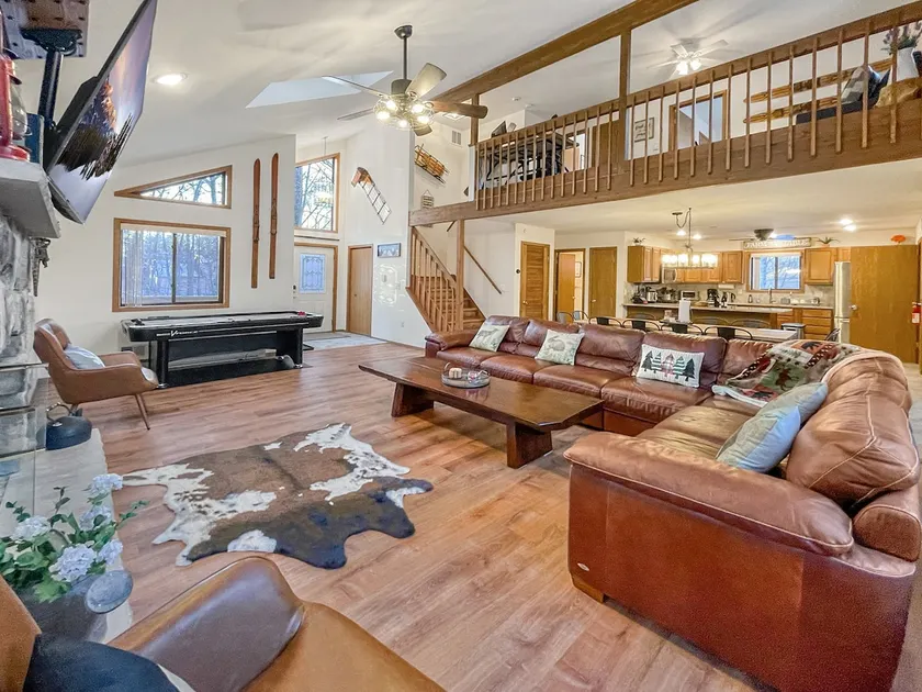 Cozy Fun Chalet: Game rm-Gym-Firepit-EV Charger-Pet Friendly, Cmty Beach & Pool! - Image 1