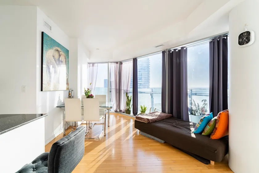 56th Fr Sub-Penthouse 2 Br/Ba, walk to Blue Jays. - Image 1