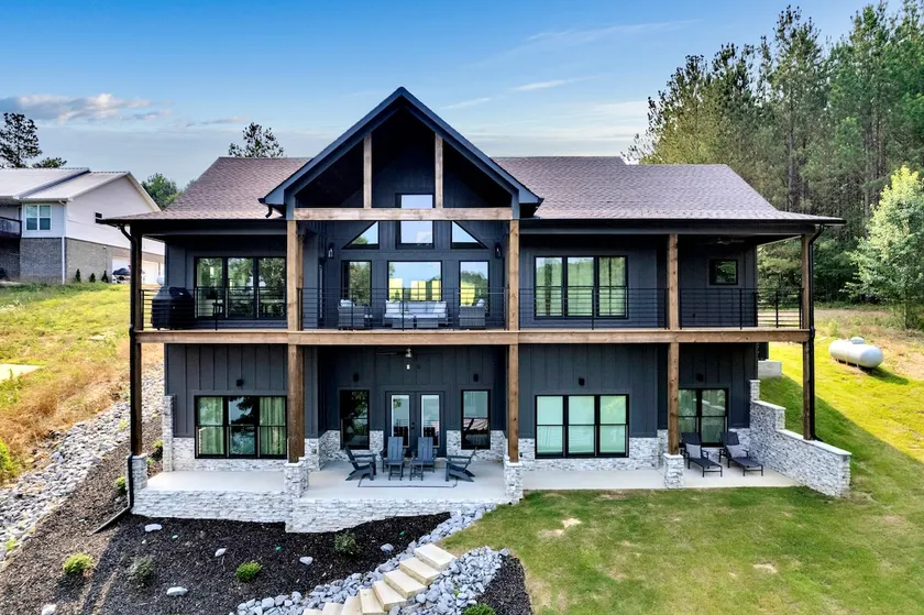 *Lakeside Landing* Luxury 4BR! Waterfront! - Image 1