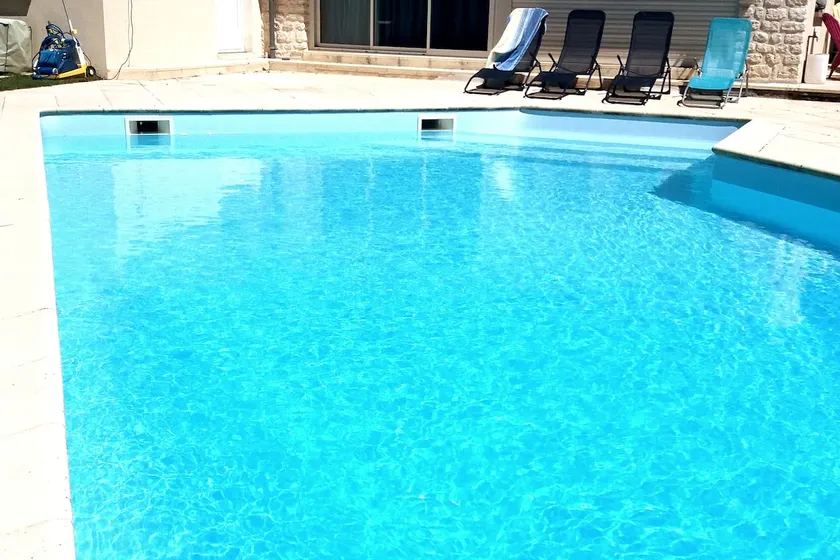 Charming vacation home with heated pool - Image 1